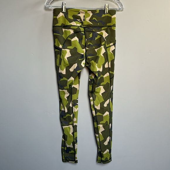 Camo High-Waisted Leggings - Picture 2 of 7